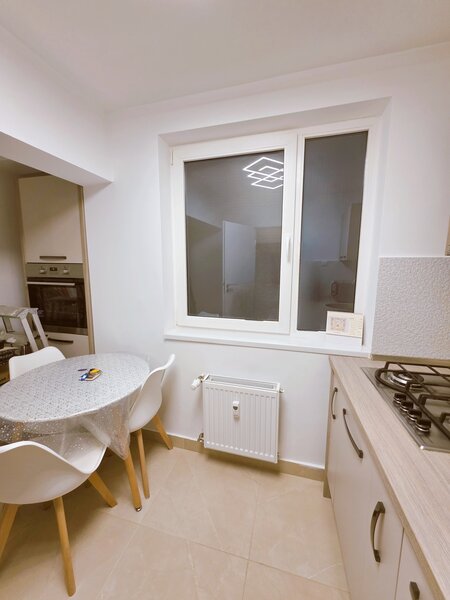 Calea Victoriei, 2 camere, 65 mp, mobilat, balcon.